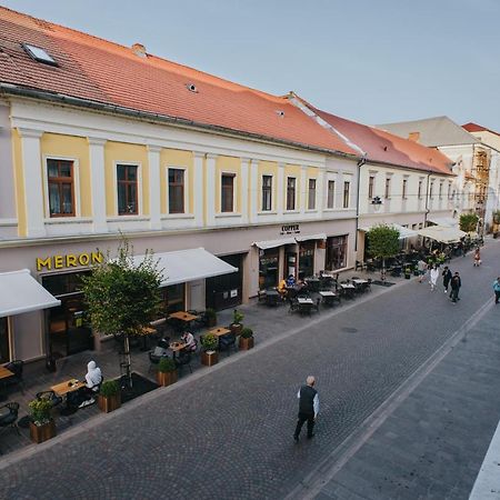 Noo'Vo Central Apartaments Oradea Luaran gambar