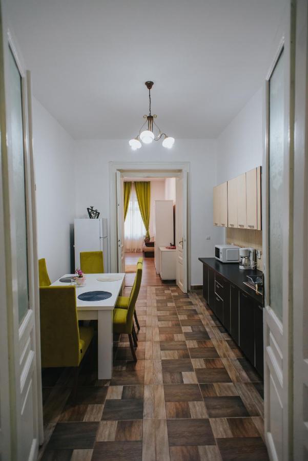 Noo'Vo Central Apartaments Oradea Luaran gambar